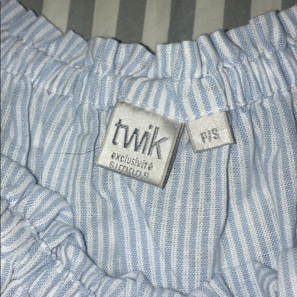 off the shoulders shirt - Picture 2 of 2